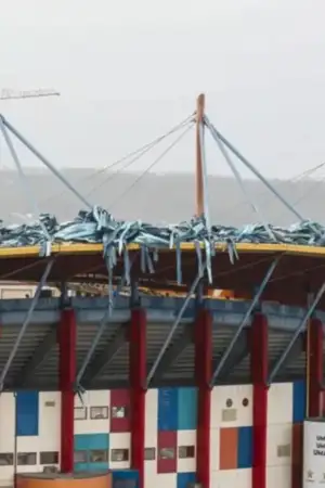 Estádio de Leiria danificado no cimo